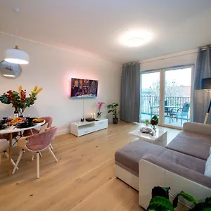 Maya's Flats & - River View Apartment